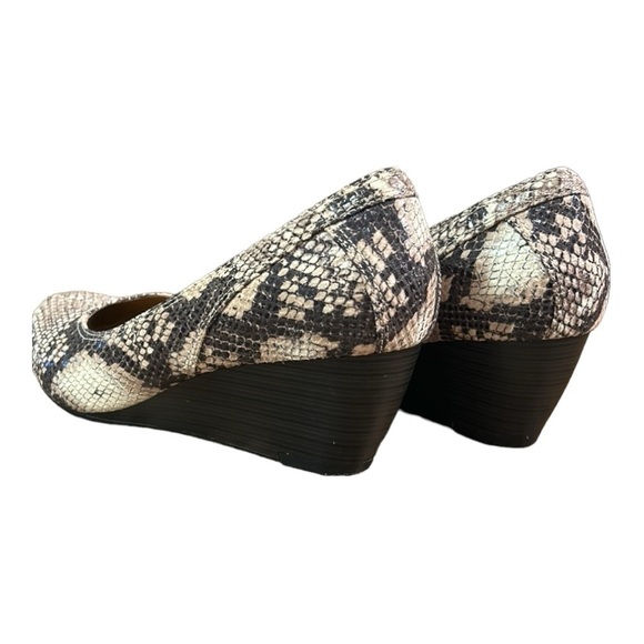 Clark's Collection Soft Cushion Beige & Brown Snake Print Brielle Wedge Pumps 9 - Picture 4 of 11